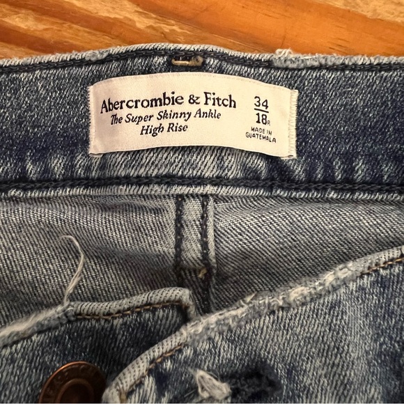 Jeans - Picture 3 of 4